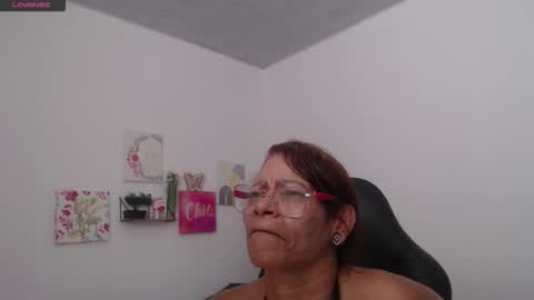 Snapshot of smilet_milf chatting on October 25, 6:59 pm Smileth online show from October 25, 6:59 pm