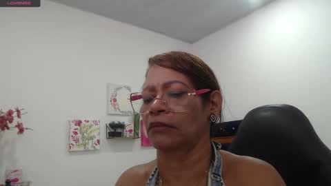 Snapshot of smilet_milf chatting on October 27, 1:50 pm Smileth online show from October 27, 1:50 pm