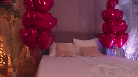 Mia online show from February 16, 5:07 am