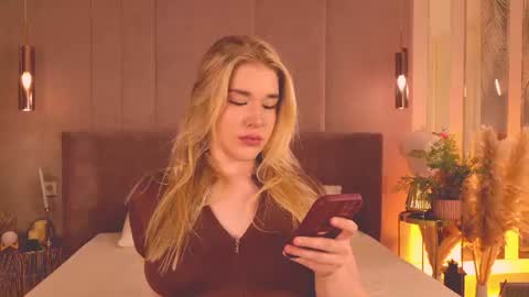 Mia online show from June 29, 6:18 pm
