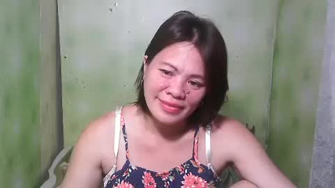 Snapshot of smilinglady27 chatting on December 26, 12:05 pm smilinglady27 online show from December 26, 12:05 pm