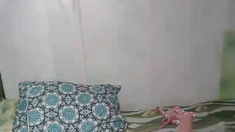 Snapshot of smilinglady27 chatting on October 6, 9:52 pm smilinglady27 online show from October 6, 9:52 pm