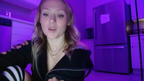 sneakyalicek online show from January 12, 1:00 am