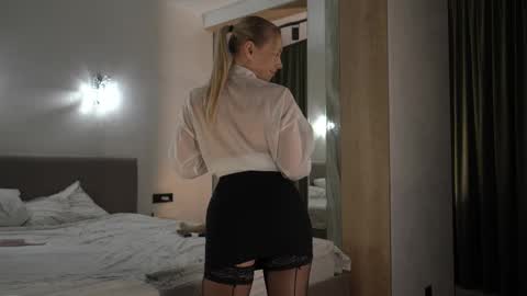 Candice Snow online show from October 14, 4:09 pm