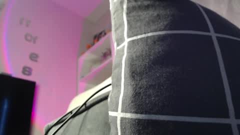 snow_lady121 online show from May 18, 5:08 pm