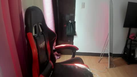 SnowClairee online show from May 14, 6:30 am