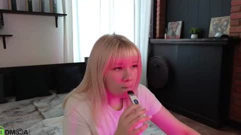 Soffa Mitchell online show from August 4, 1:33 am