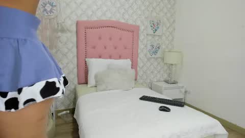 sofia_martinez9 online show from June 12, 7:22 pm