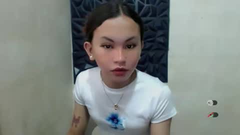 Snapshot of sofia_sweetheart18 chatting on October 16, 5:43 am sofia_sweetheart18 online show from October 16, 5:43 am