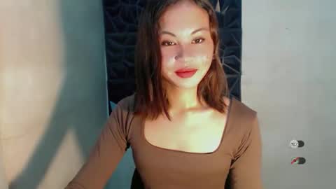 Snapshot of sofia_sweetheart18 chatting on October 17, 5:43 am sofia_sweetheart18 online show from October 17, 5:43 am