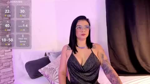 sofiaalarson online show from May 29, 11:36 pm