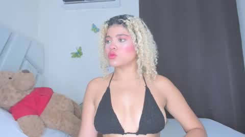 sofiacastillo01 online show from April 5, 6:18 pm