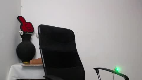 Snapshot of soft_fetish chatting on February 1, 11:06 pm Camila M online show from February 1, 11:06 pm