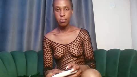Snapshot of soft_trouble chatting on October 18, 9:05 pm Angel online show from October 18, 9:05 pm