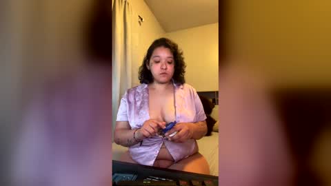 Layla online show from June 11, 2:33 am