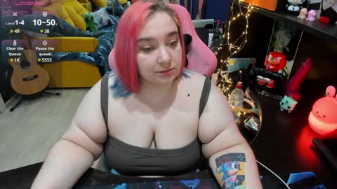 Snapshot of softie_sofy chatting on February 8, 2:36 am Sofie online show from February 8, 2:36 am