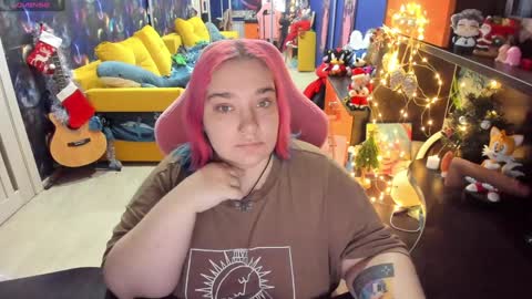 Snapshot of softie_sofy chatting on January 5, 3:02 pm Sofie online show from January 5, 3:02 pm