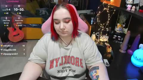 Snapshot of softie_sofy chatting on March 5, 12:44 pm Sofie online show from March 5, 12:44 pm