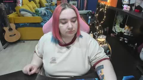 Snapshot of softie_sofy chatting on February 28, 3:04 am Sofie online show from February 28, 3:04 am