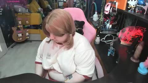 Snapshot of softie_sofy chatting on September 11, 3:18 am Sofie online show from September 11, 3:18 am
