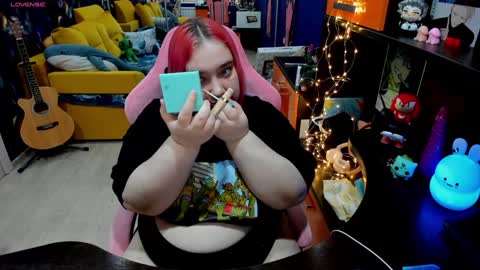 Snapshot of softie_sofy chatting on January 31, 2:26 am Sofie online show from January 31, 2:26 am