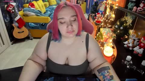 Snapshot of softie_sofy chatting on January 3, 1:48 am Sofie online show from January 3, 1:48 am