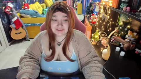 Snapshot of softie_sofy chatting on January 1, 2:19 am Sofie online show from January 1, 2:19 am