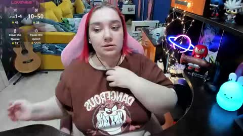 Snapshot of softie_sofy chatting on March 12, 2:23 pm Sofie online show from March 12, 2:23 pm