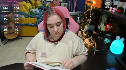 Snapshot of softie_sofy chatting on February 5, 12:38 pm Sofie online show from February 5, 12:38 pm