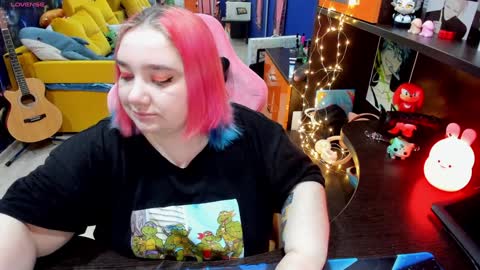 Snapshot of softie_sofy chatting on February 6, 2:33 am Sofie online show from February 6, 2:33 am