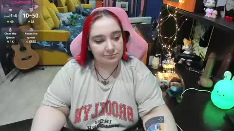 Snapshot of softie_sofy chatting on March 4, 3:37 pm Sofie online show from March 4, 3:37 pm