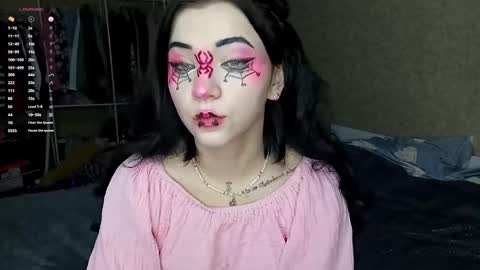 Snapshot of solarsiren chatting on October 31, 5:31 am Mila online show from October 31, 5:31 am