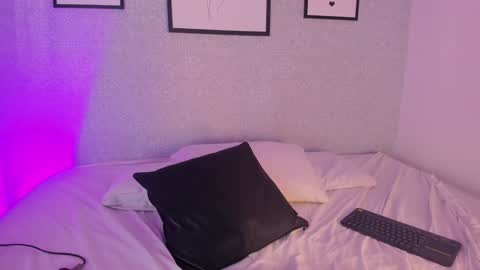 Snapshot of soph1a_ chatting on January 17, 7:49 pm Sophia online show from January 17, 7:49 pm