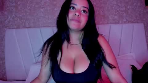 Snapshot of sophi_moon1 chatting on December 5, 1:36 am Sofia online show from December 5, 1:36 am