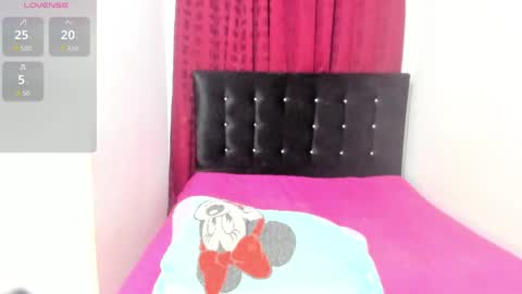 sophia_moons_ online show from April 1, 1:50 am