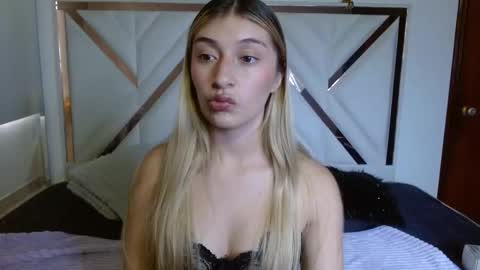 SophiaLee online show from December 15, 11:32 pm