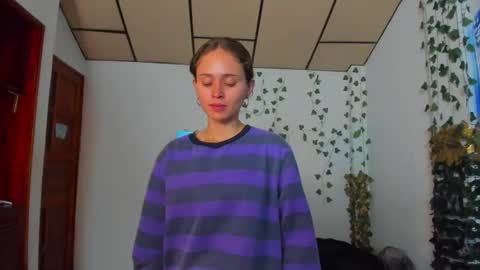 sophiamiller6 online show from March 7, 1:07 pm