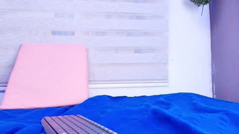 Snapshot of sophie_hils chatting on September 10, 1:44 pm sophie online show from September 10, 1:44 pm