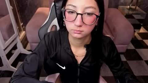 sophie_jones_b online show from March 17, 12:42 pm