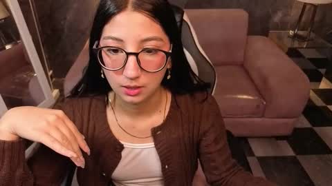 sophie_jones_b online show from March 19, 1:04 pm