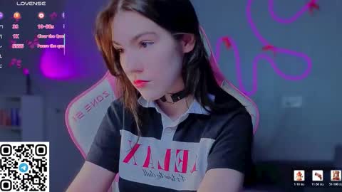 sophie_nomenal_ online show from March 19, 2:32 pm