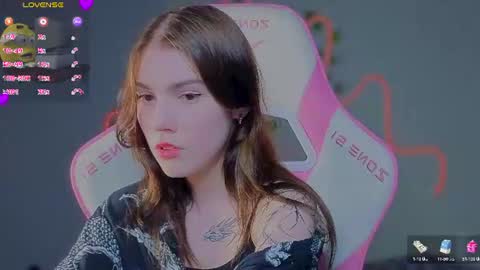 sophie_nomenal_ online show from August 2, 12:08 pm