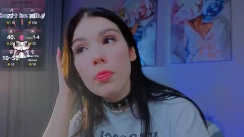 sophie_nomenal_ online show from November 4, 2:00 pm