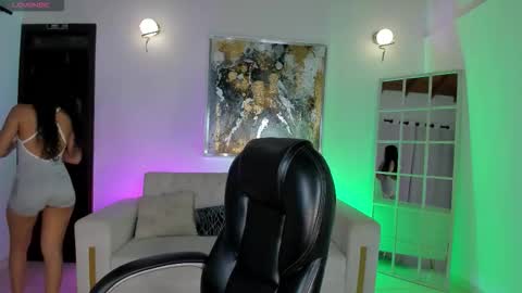 Sophie Houston online show from November 24, 6:15 am