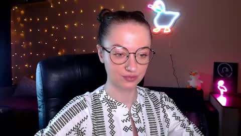 sophieleroux online show from April 13, 11:33 am