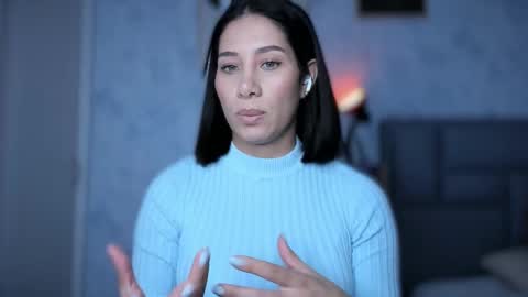 Snapshot of soytulu_ chatting on October 25, 3:52 pm brisa  s online show from October 25, 3:52 pm