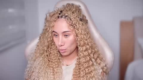 Snapshot of soytulu_ chatting on February 11, 4:35 pm brisa  s online show from February 11, 4:35 pm