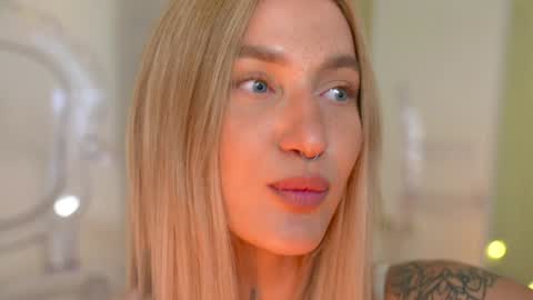 DAISY online show from December 21, 1:10 pm