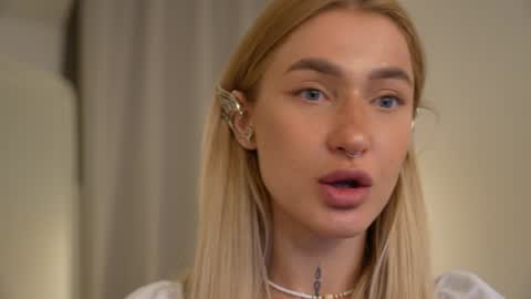 DAISY online show from December 8, 2:52 pm