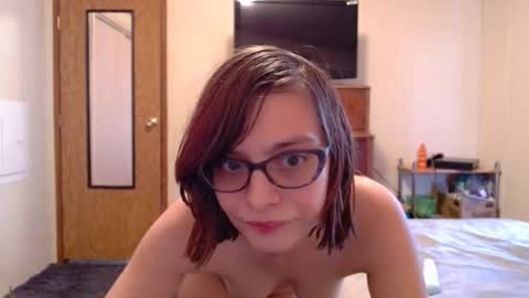 spicyphoenix23 online show from April 5, 9:36 pm